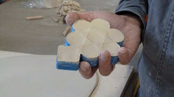 Un emporte-pièces a été réalisé sur mesure en impression 3D.